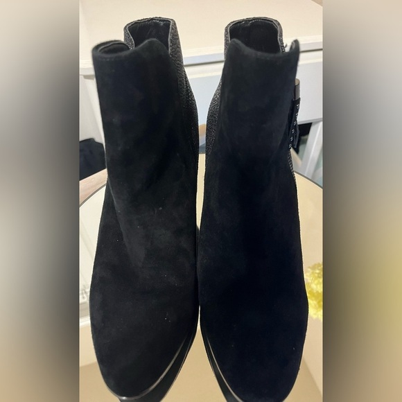 Karl Lagerfeld Black Suede Stingray Leather Julita Ankle Boots Women's. - Picture 7 of 10